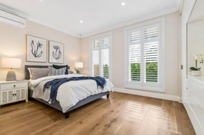 Spacious Luxury Hampton Home - Park Front